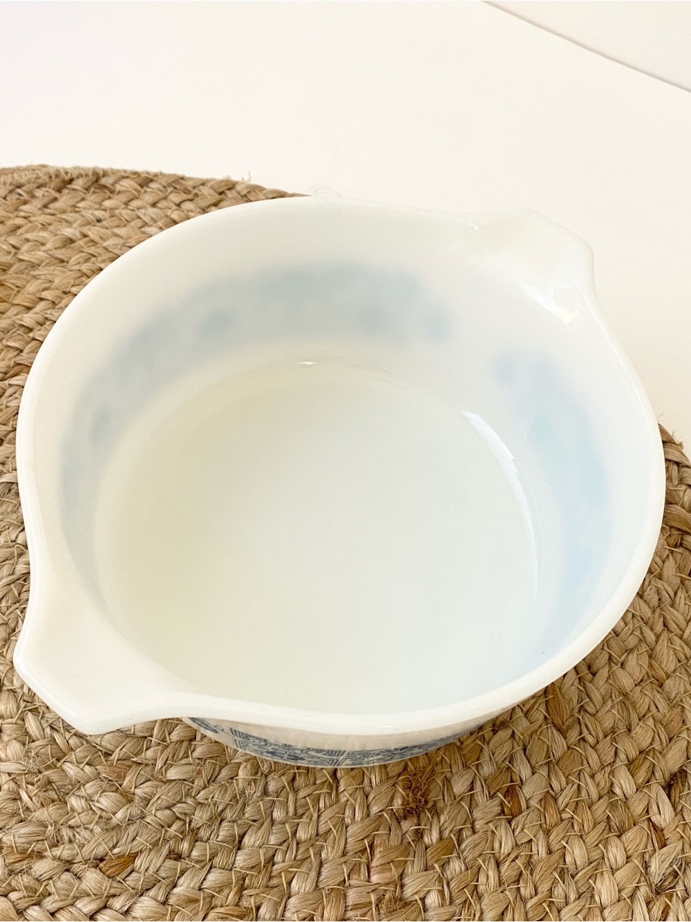 vintage PYREX Horizon 1.5 pint Casserole Dish (472) in Blue & White - Picture 2 of 8